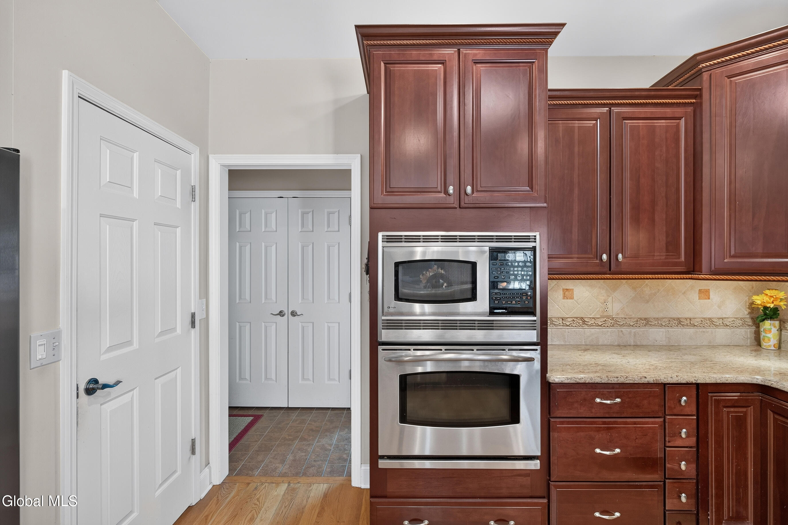 14 Ridgefield Way Watervliet NY 12189