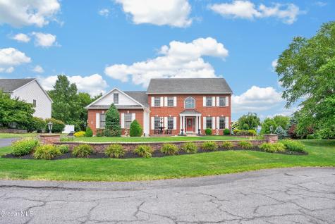 14 Ridgefield Way Watervliet NY 12189