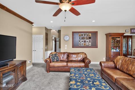 14 Ridgefield Way Watervliet NY 12189