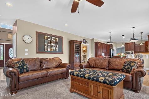 14 Ridgefield Way Watervliet NY 12189