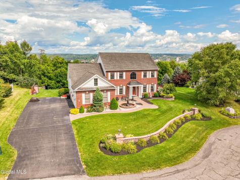 14 Ridgefield Way Watervliet NY 12189