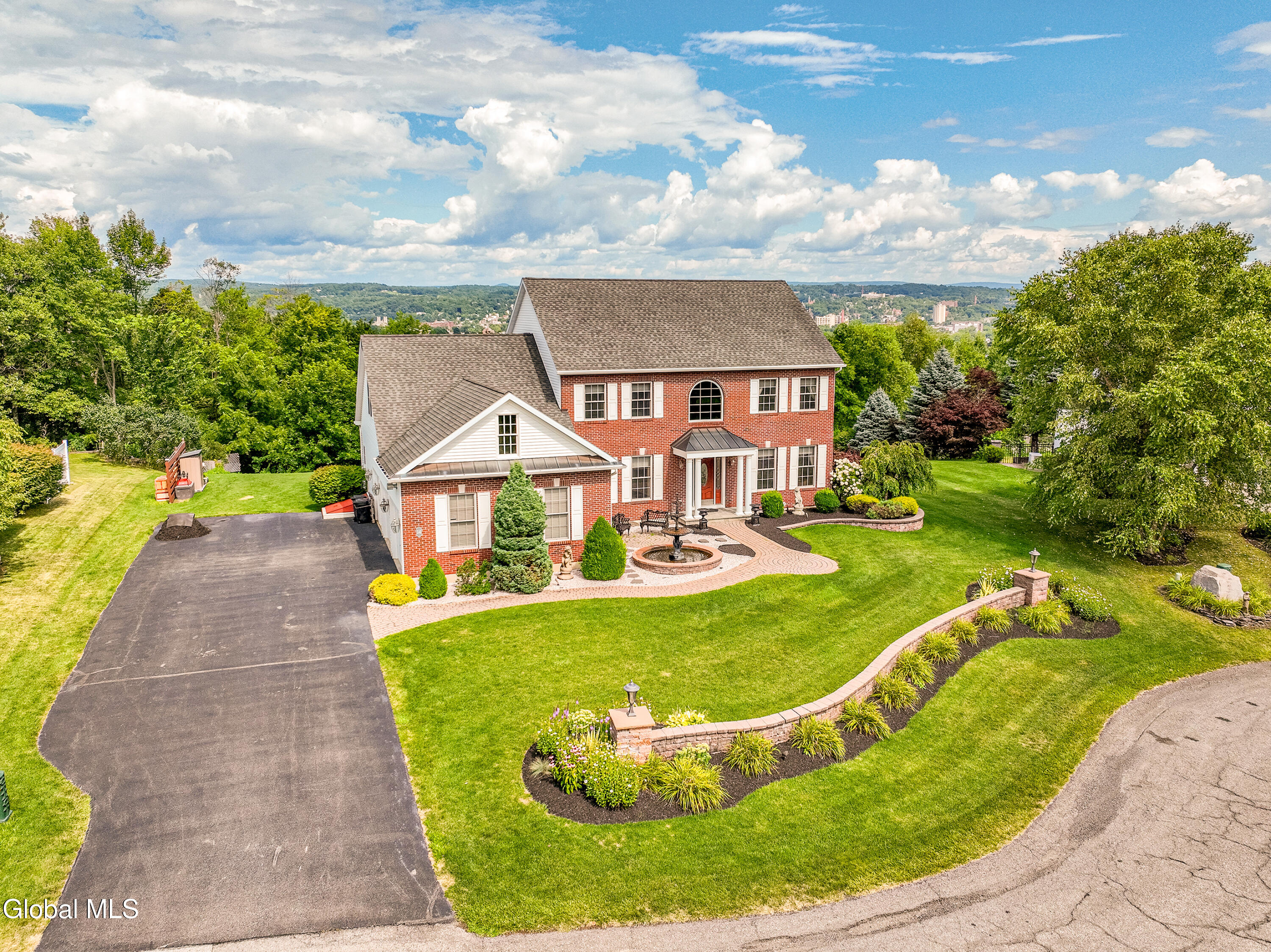 14 Ridgefield Way Watervliet NY 12189