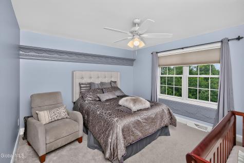 14 Ridgefield Way Watervliet NY 12189