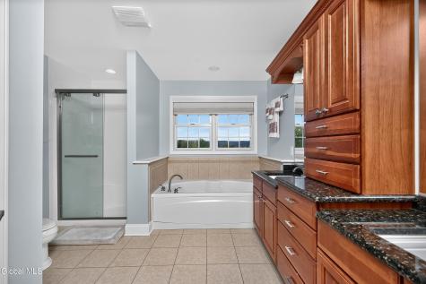 14 Ridgefield Way Watervliet NY 12189