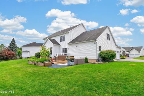 14 Ridgefield Way Watervliet NY 12189