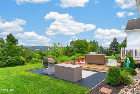 14 Ridgefield Way Watervliet NY 12189