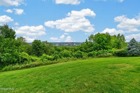 14 Ridgefield Way Watervliet NY 12189