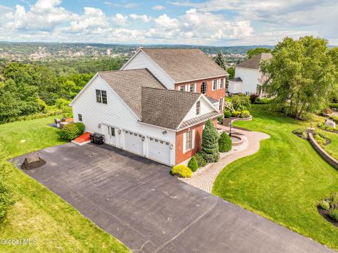 14 Ridgefield Way Watervliet NY 12189