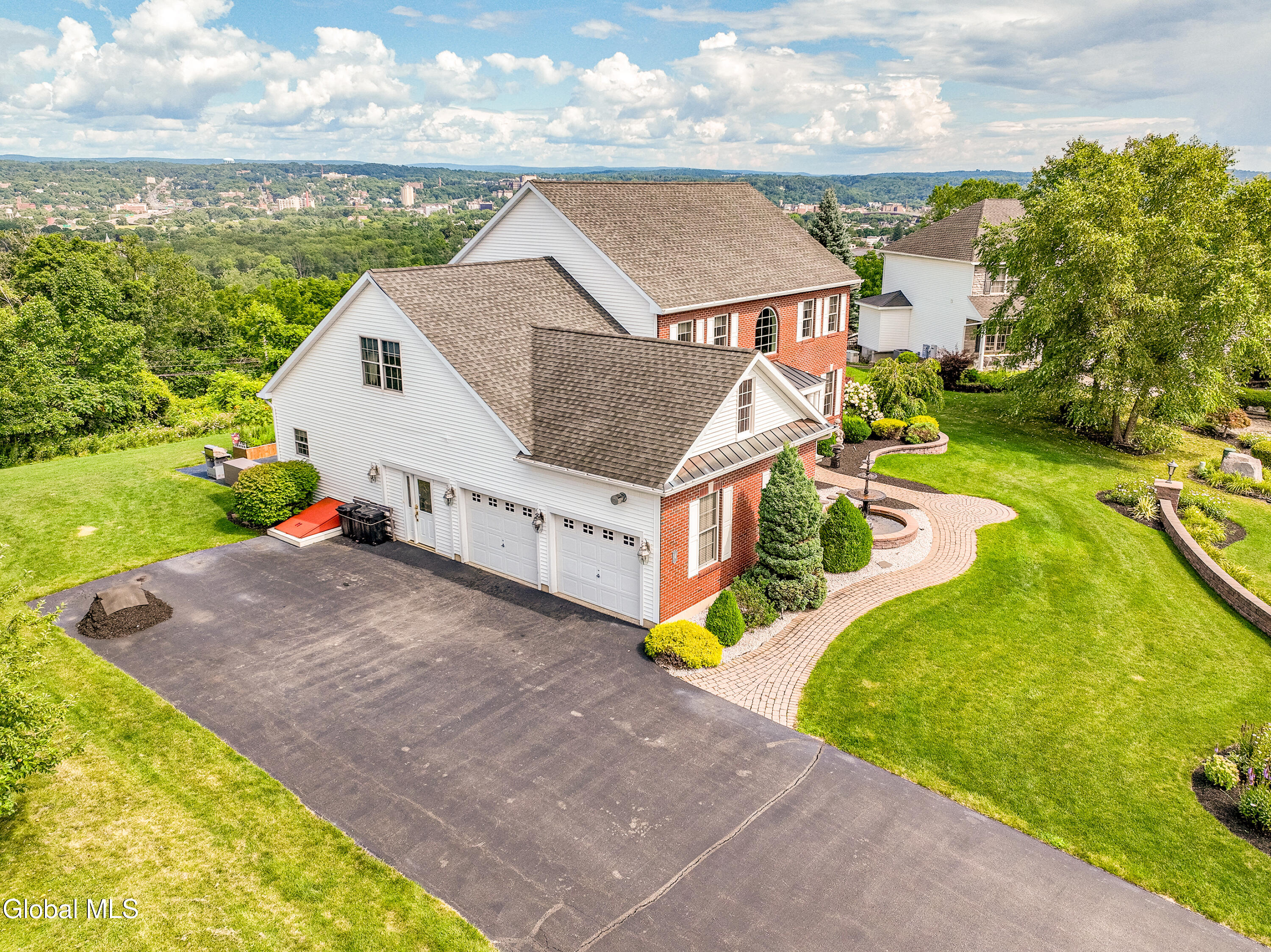 14 Ridgefield Way Watervliet NY 12189