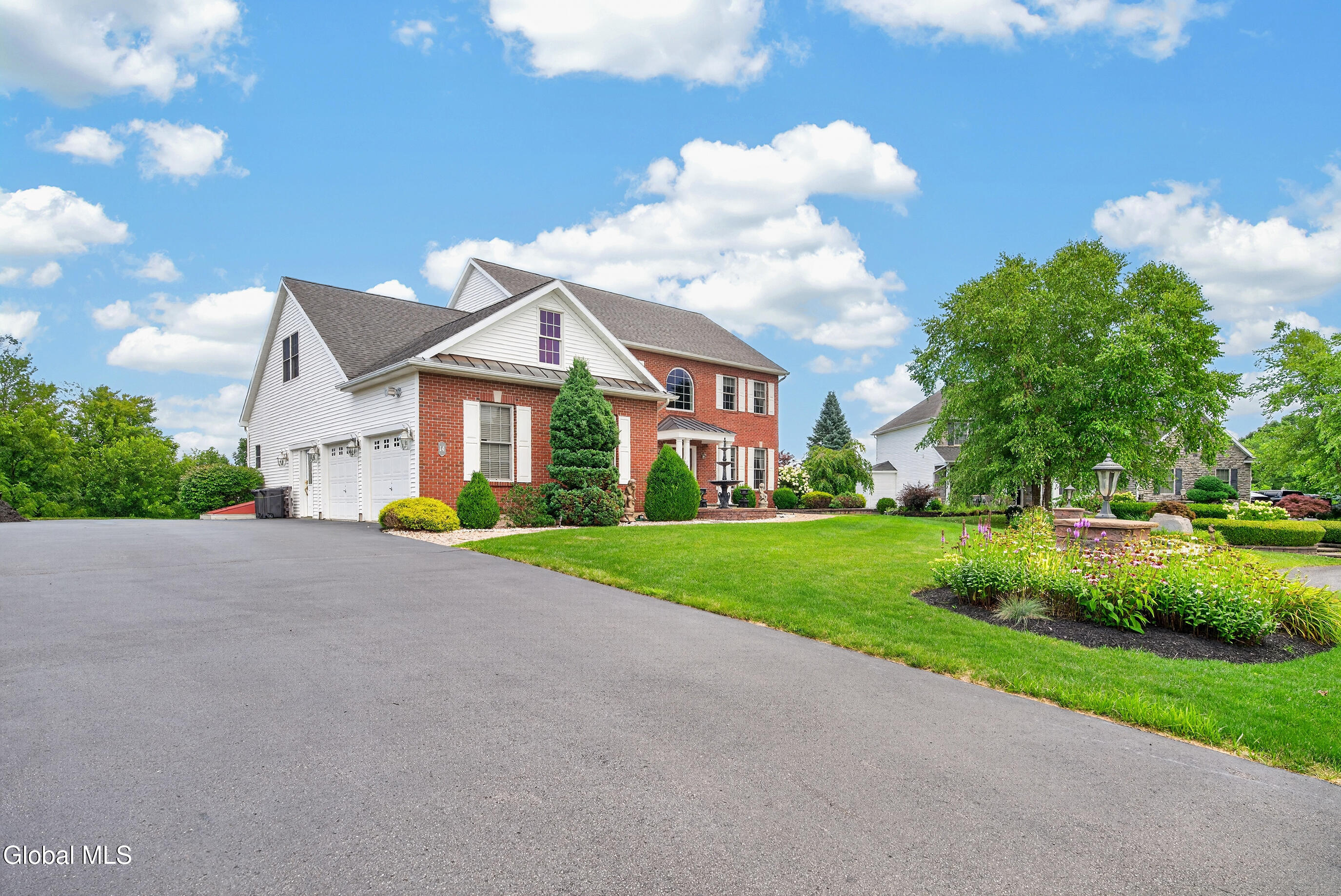 14 Ridgefield Way Watervliet NY 12189