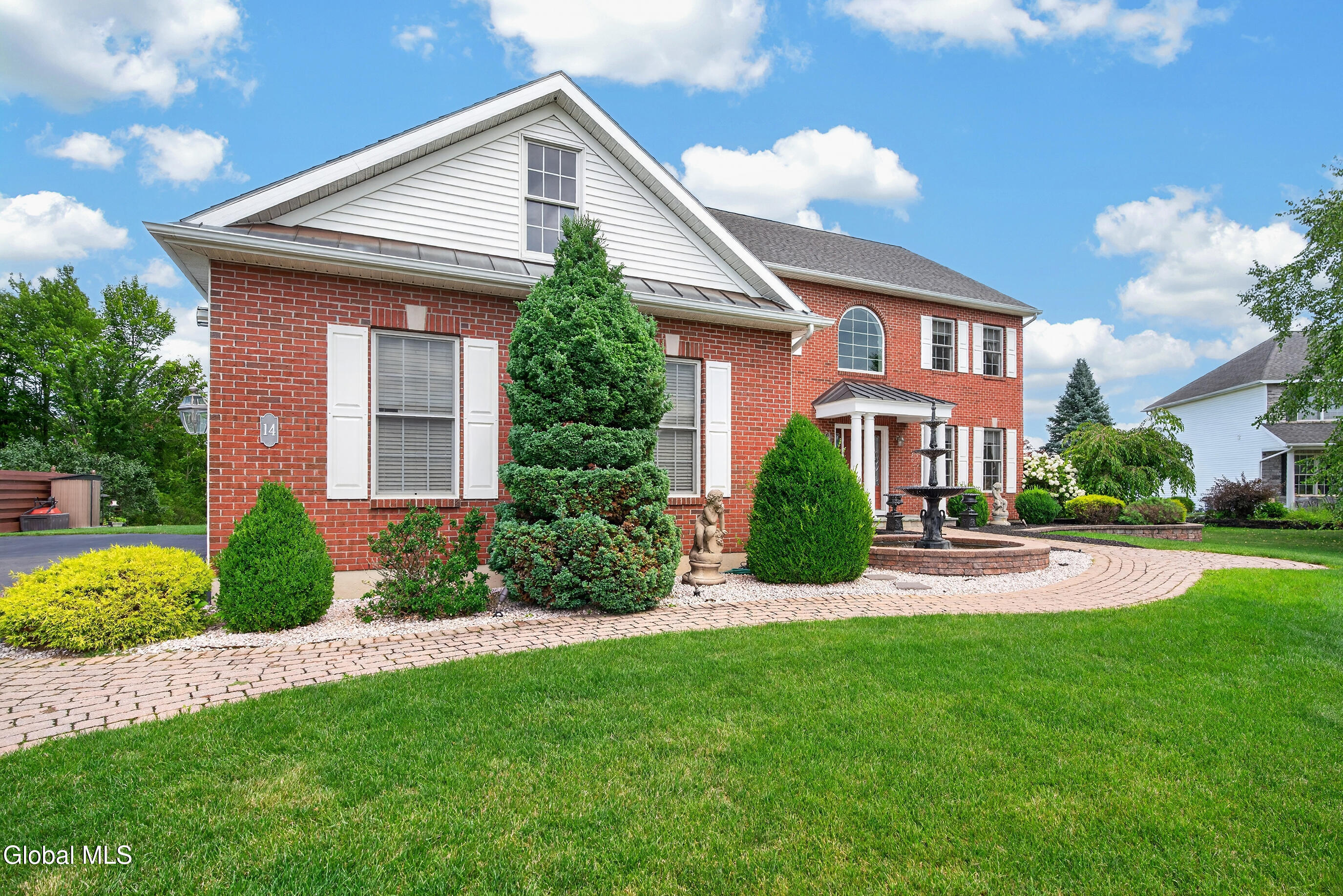 14 Ridgefield Way Watervliet NY 12189