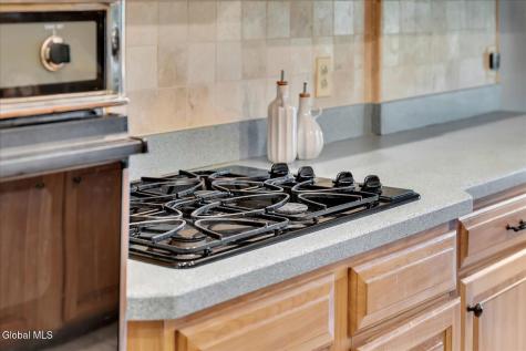 1550 Valencia Road Niskayuna NY 12309