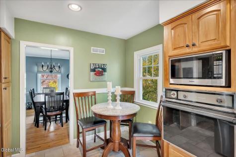 1550 Valencia Road Niskayuna NY 12309