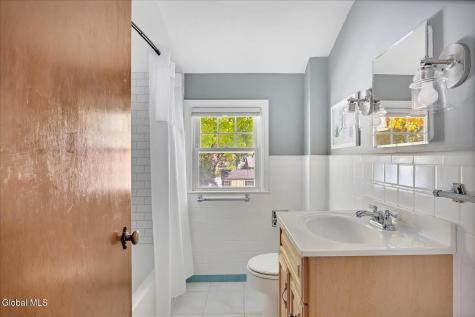 1550 Valencia Road Niskayuna NY 12309