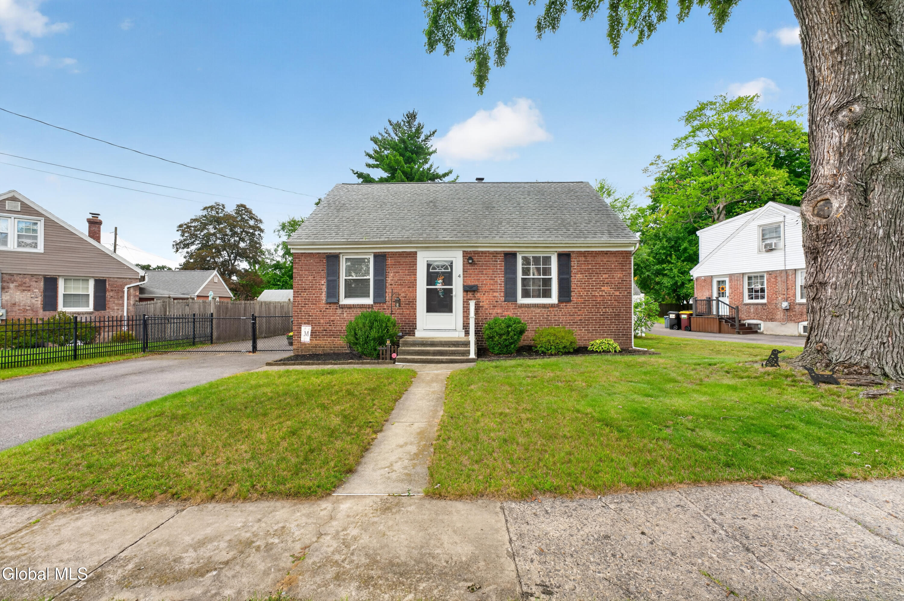 4 Eisenhower Court Colonie NY 12205