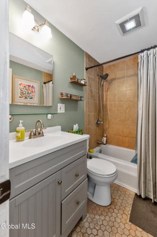 4 Eisenhower Court Colonie NY 12205