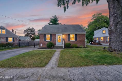 4 Eisenhower Court Colonie NY 12205