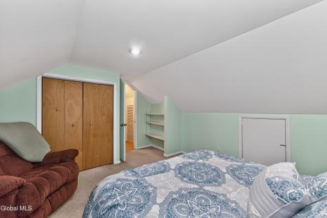 4 Eisenhower Court Colonie NY 12205