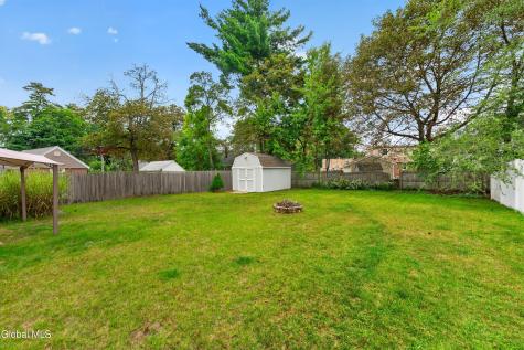 4 Eisenhower Court Colonie NY 12205
