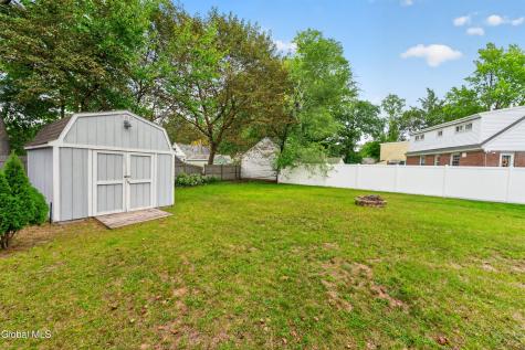 4 Eisenhower Court Colonie NY 12205