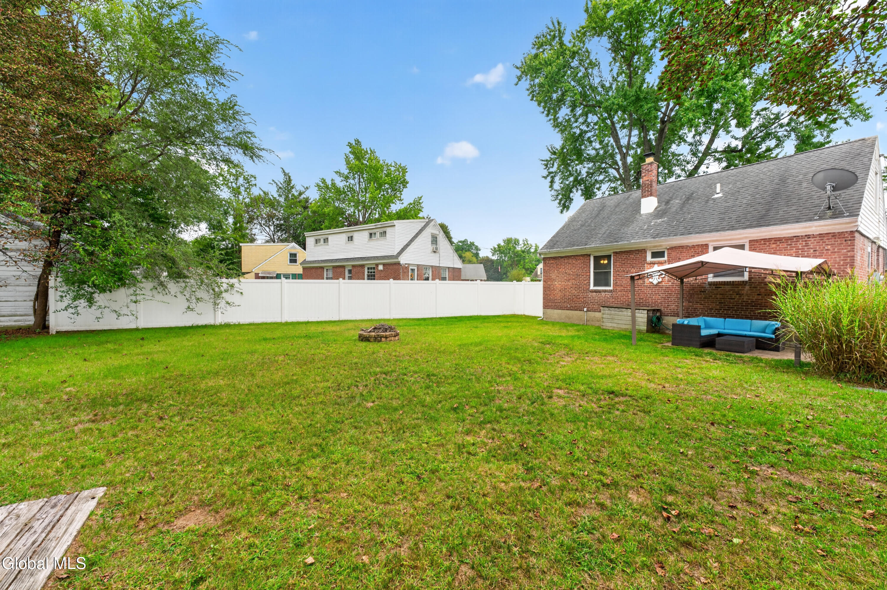 4 Eisenhower Court Colonie NY 12205