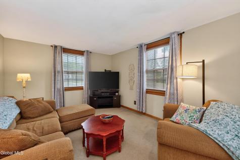 4 Eisenhower Court Colonie NY 12205