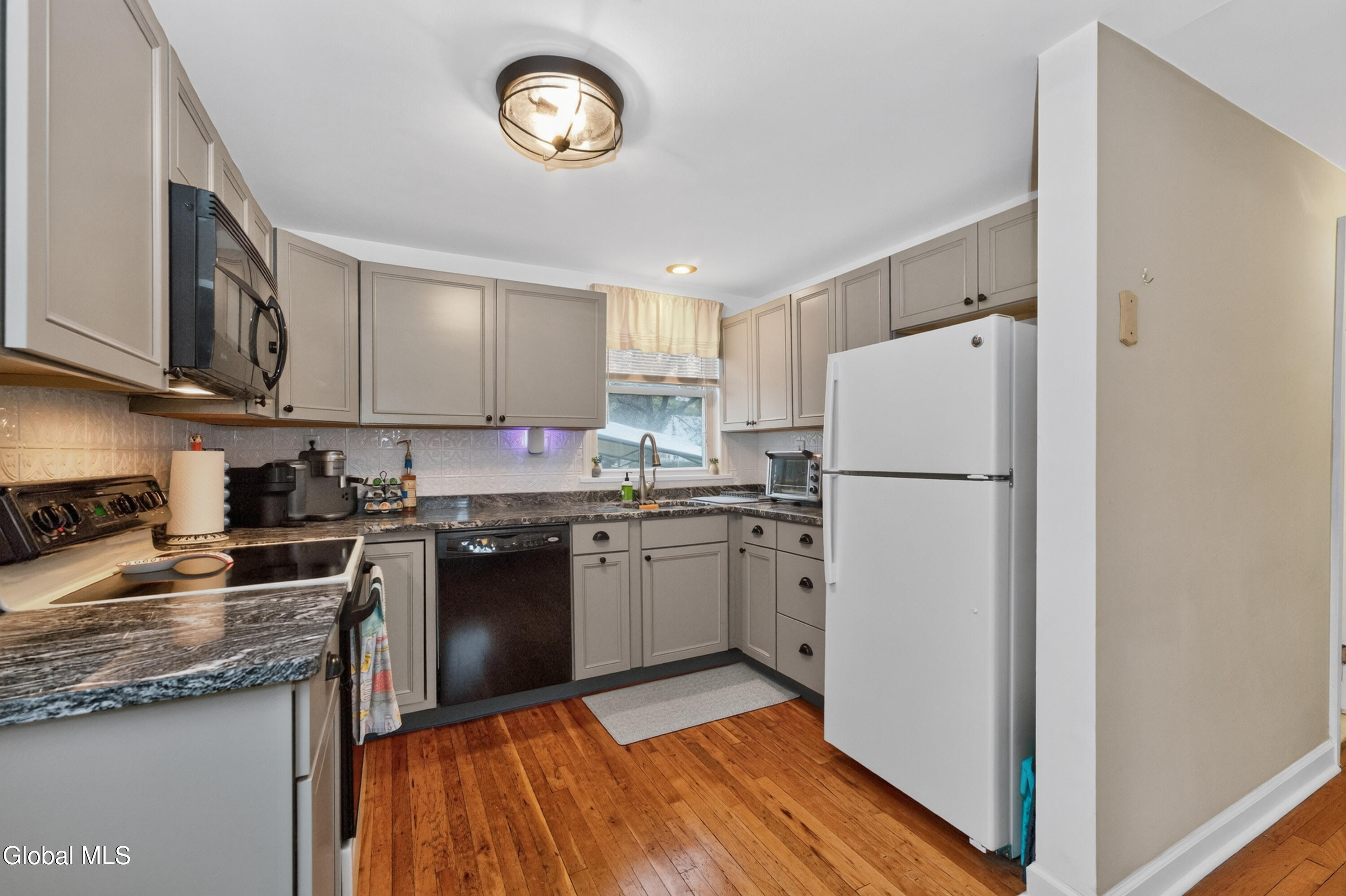 4 Eisenhower Court Colonie NY 12205