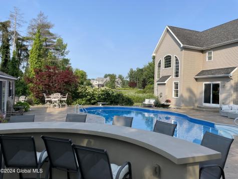 9 Avallon Way Altamont NY 12009