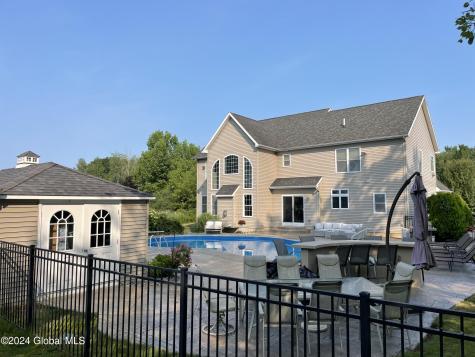 9 Avallon Way Altamont NY 12009