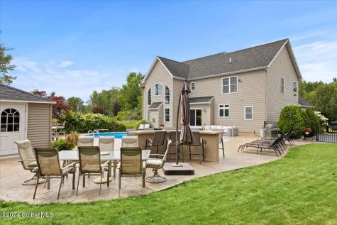 9 Avallon Way Altamont NY 12009