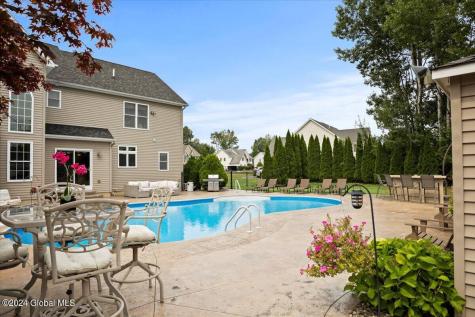 9 Avallon Way Altamont NY 12009