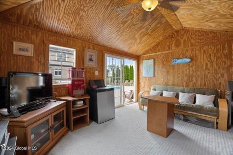 9 Avallon Way Altamont NY 12009