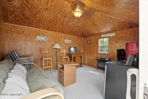 9 Avallon Way Altamont NY 12009