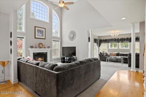 9 Avallon Way Altamont NY 12009