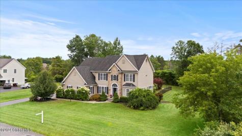 9 Avallon Way Altamont NY 12009