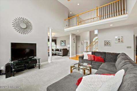 9 Avallon Way Altamont NY 12009