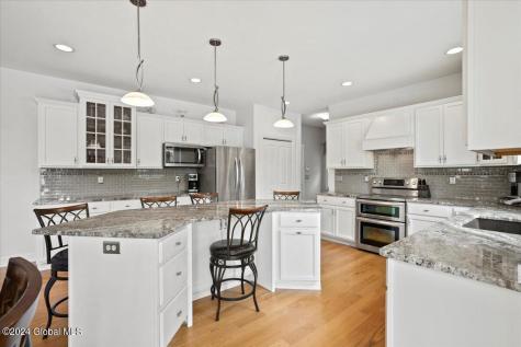 9 Avallon Way Altamont NY 12009