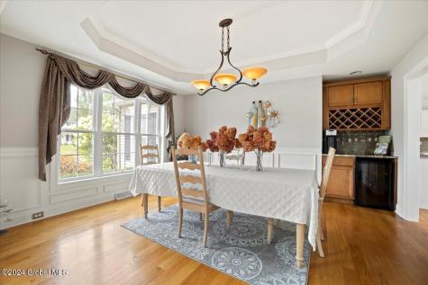 9 Avallon Way Altamont NY 12009