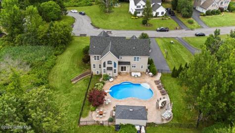 9 Avallon Way Altamont NY 12009