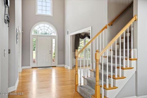 9 Avallon Way Altamont NY 12009