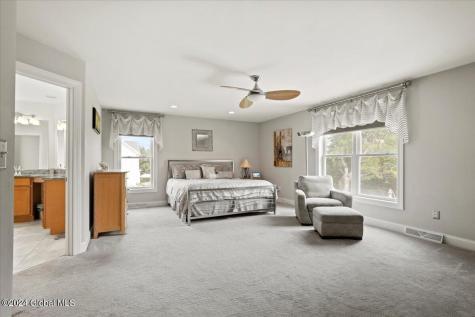 9 Avallon Way Altamont NY 12009