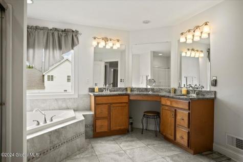 9 Avallon Way Altamont NY 12009