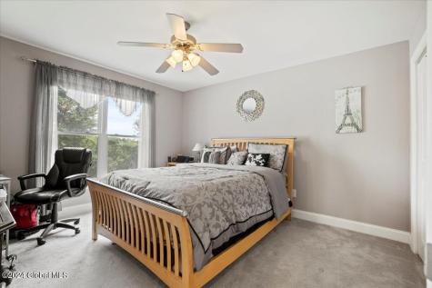 9 Avallon Way Altamont NY 12009