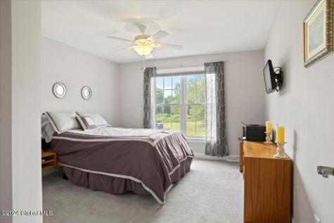 9 Avallon Way Altamont NY 12009