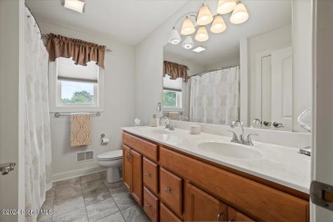 9 Avallon Way Altamont NY 12009