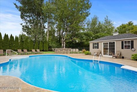 9 Avallon Way Altamont NY 12009