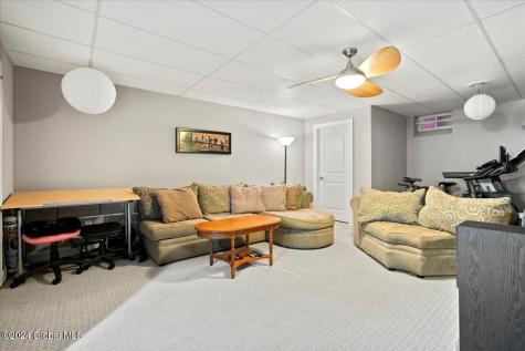 9 Avallon Way Altamont NY 12009