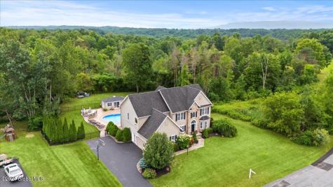 9 Avallon Way Altamont NY 12009