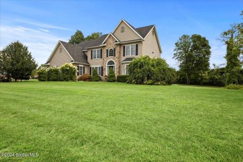 9 Avallon Way Altamont NY 12009