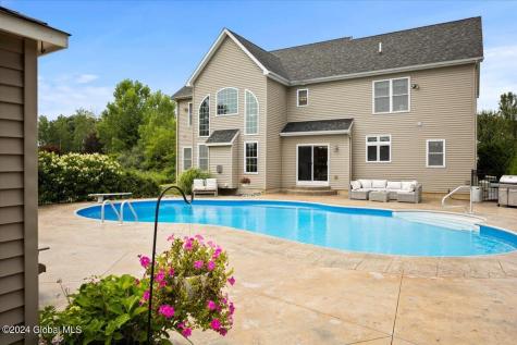 9 Avallon Way Altamont NY 12009